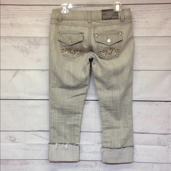 Almost Famous Distressed Cuffed Crop Jeans Size 5 - Picture 3 of 8